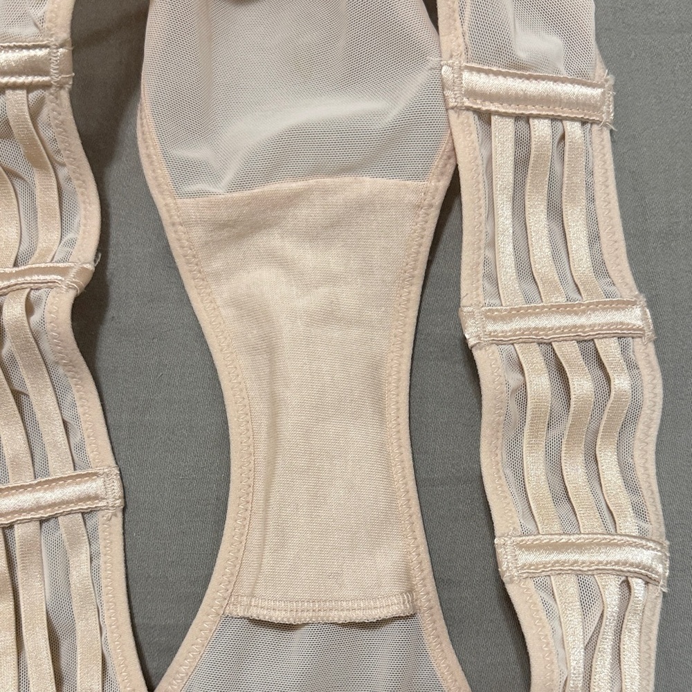 Victoria's Secret Cream Bra and Panty Set - Picture 4 of 5